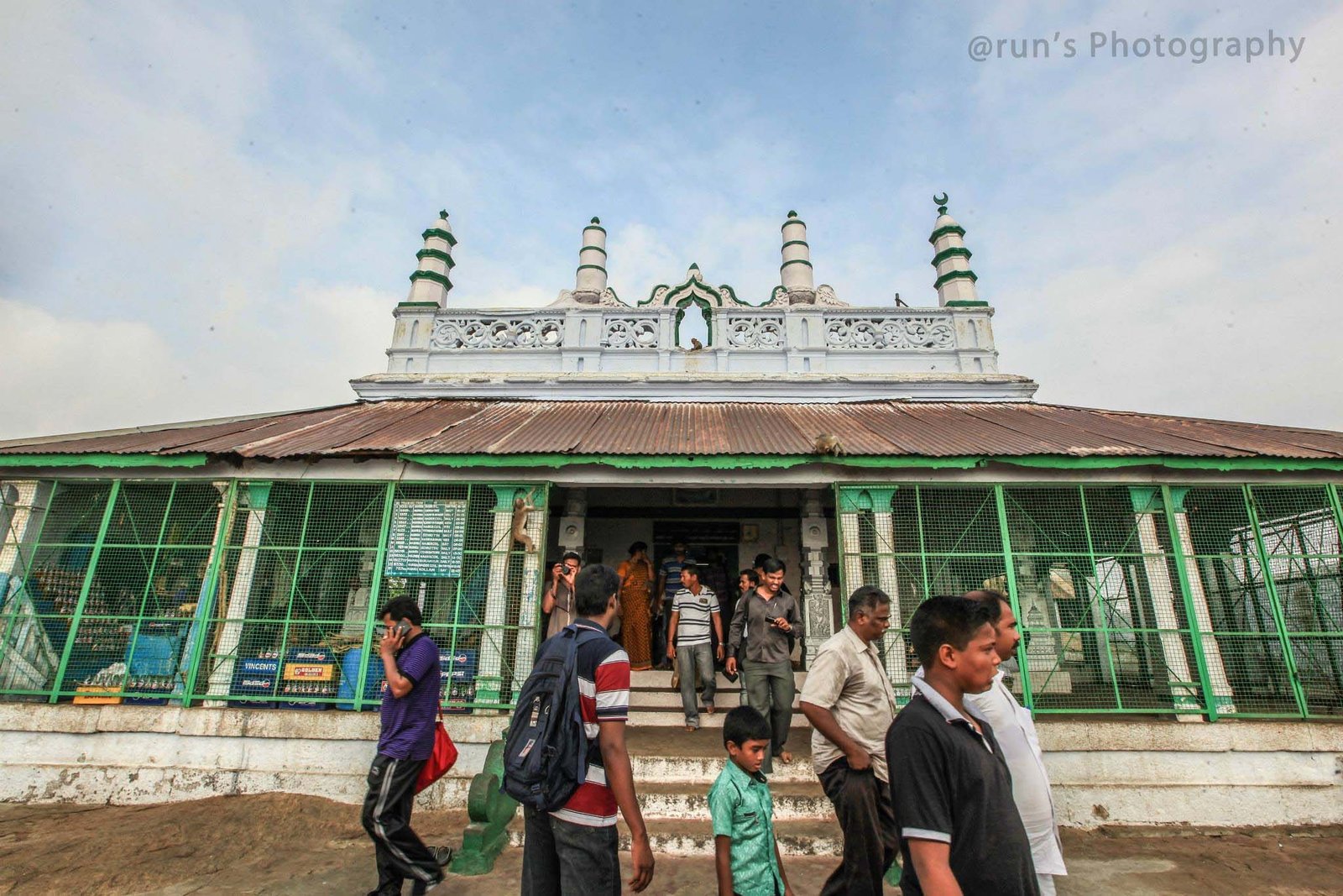 குன்றத்தில் உள்ள சிக்கந்தர் தர்கா சந்தனக்கூடு விழாவுக்கு தடையில்லை: ஐகோர்ட் கிளை